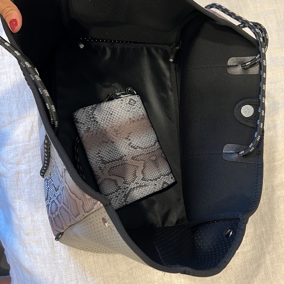 Purse - Picture 3 of 4